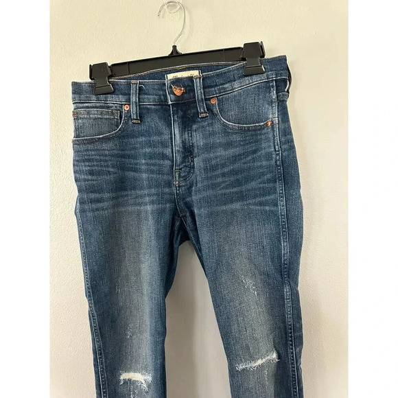 Madewell Petite 9" Mid-Rise Skinny Jeans in York Wash: Rip and Repair Edition - Picture 4 of 6